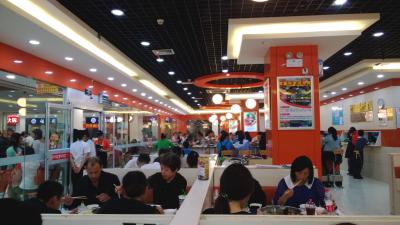 学员养生汤锅店店内