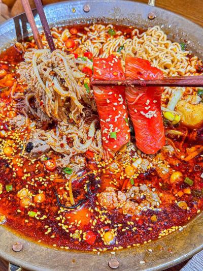 如何挑选冒菜培训学校？掌握正宗冒菜制作技艺的关键方法